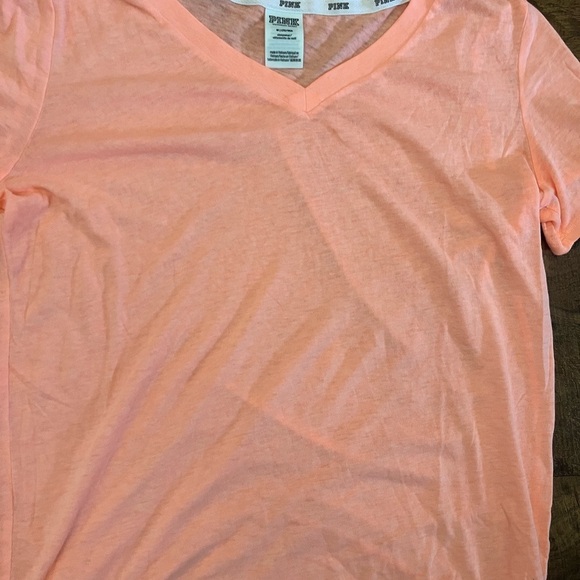 PINK by Victoria’s Secret bundle 3 pieces Sz Medium 2 shirts 1 pair shorts - Picture 7 of 9
